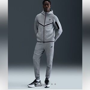 Men’s Nike Gray Hoodie and Sweatpants Set- size small